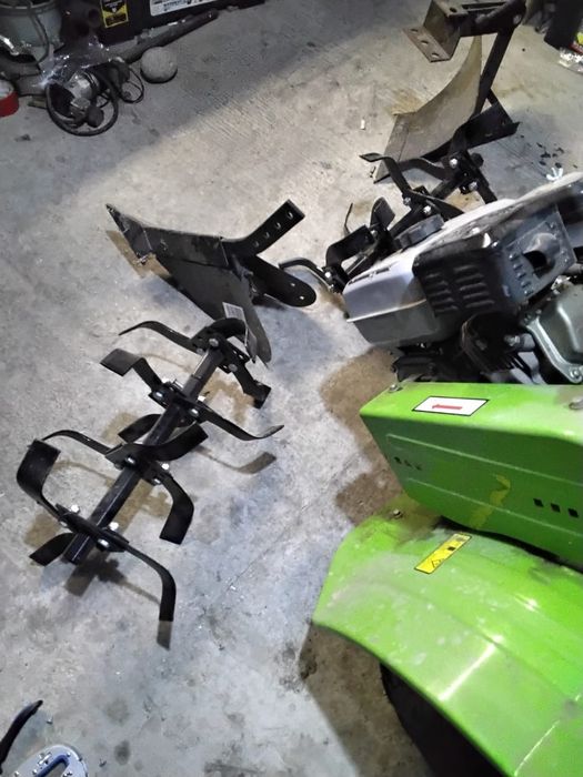 Продам мотоблок ПАХАРЬ  3 скоростной