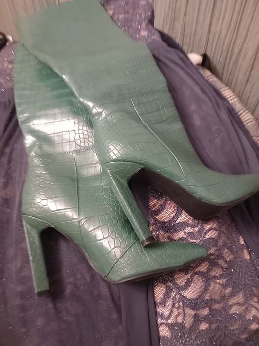 Vând cizme dama de culoare verde