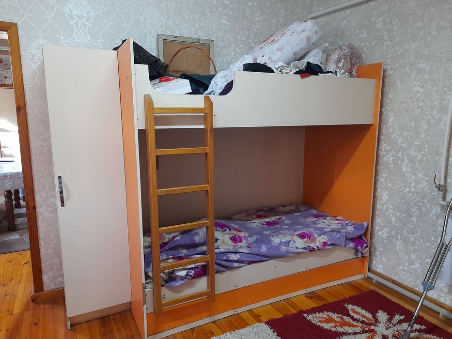 Детский кроват,шкаф