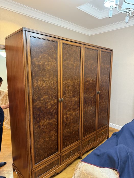 Продаю спальный гарнитур