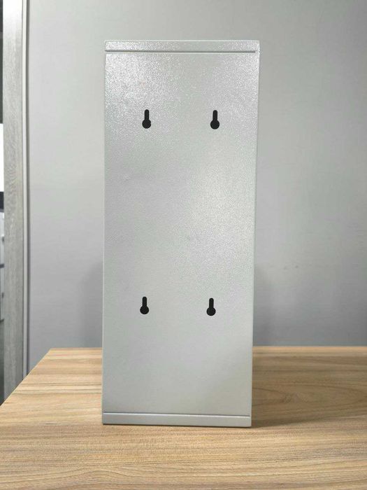 Ключница на 20 ключей с брелками