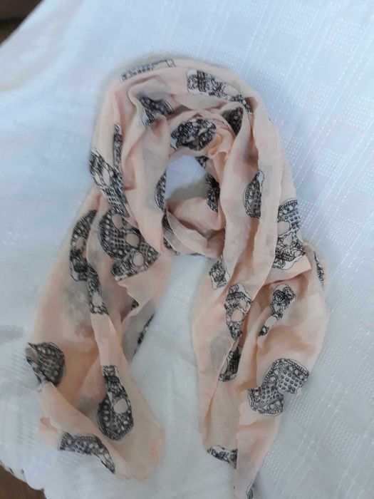 Шалове с черепи, 3 бр за общо 6лв, лято/есен