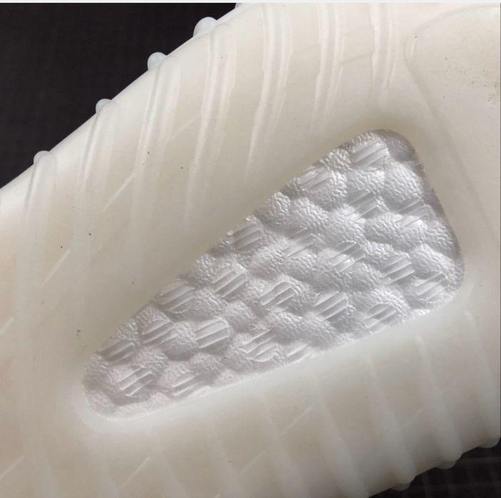 Yezzy 350 noi cu cutie