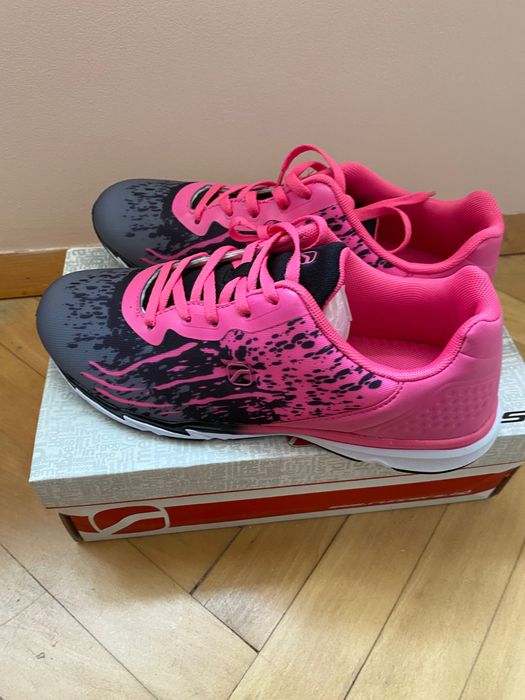 Дамски спортни обувки