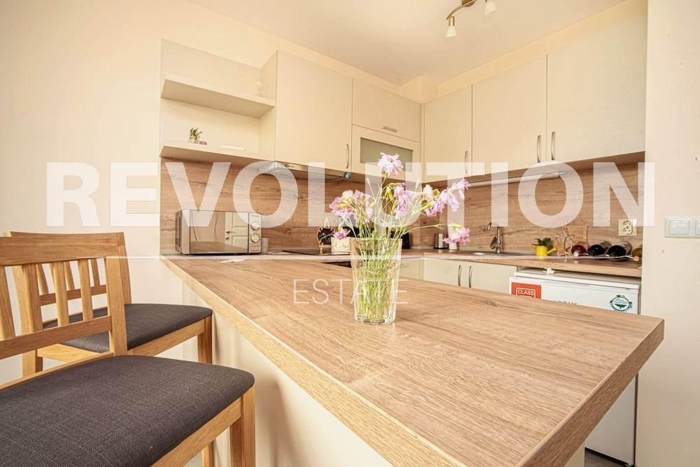 Дава се под наем Двустаен апартамент в Варна, Център - 60 кв.м за 600 € - Снимка #2