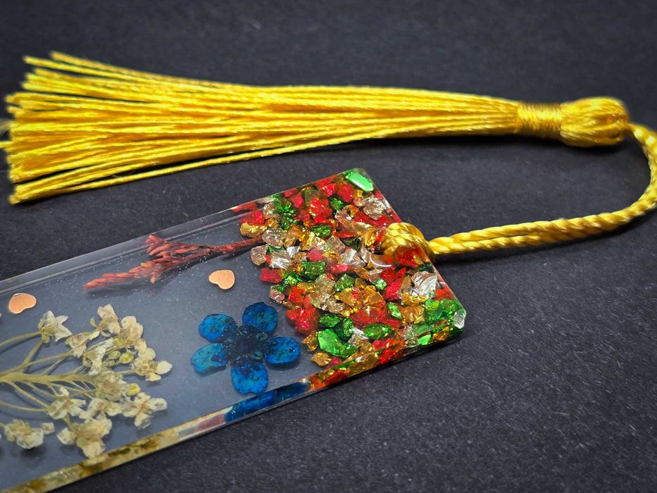 Книгоразделител от епоксидна смола с цветя