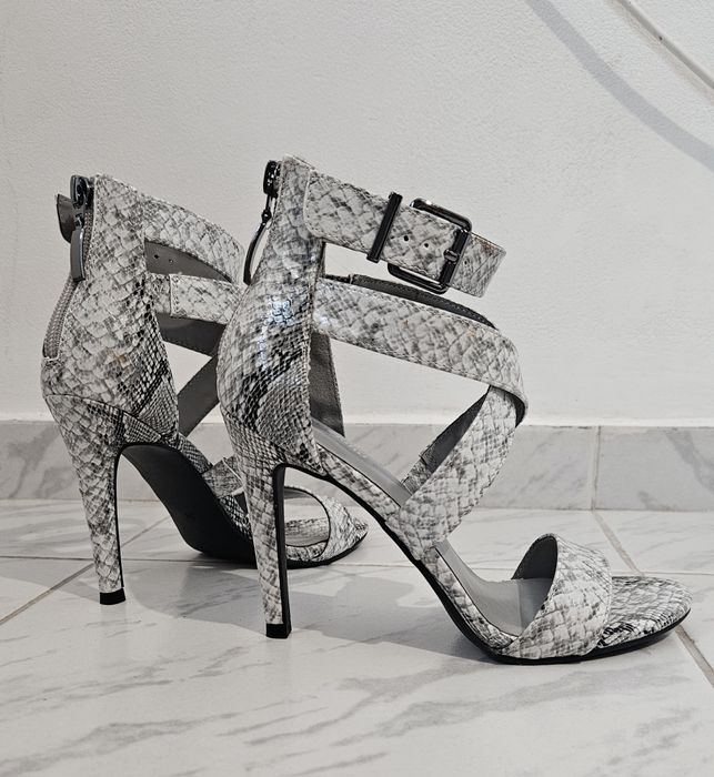 Дамски токчета с питонов принт