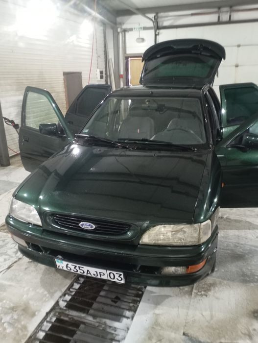 Продам машину форд