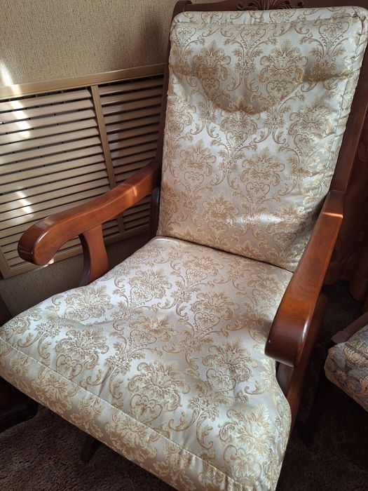 Кресло качалка  продам.