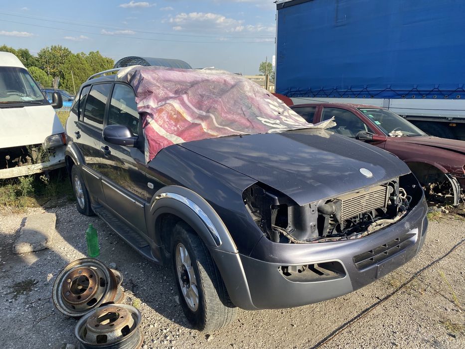 Сангйонг рекстън на части