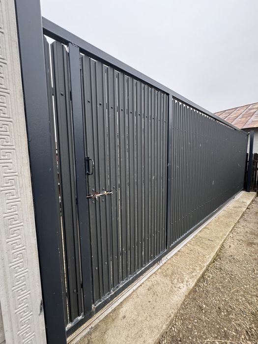 Poarta culisanta + gard beton decorativ