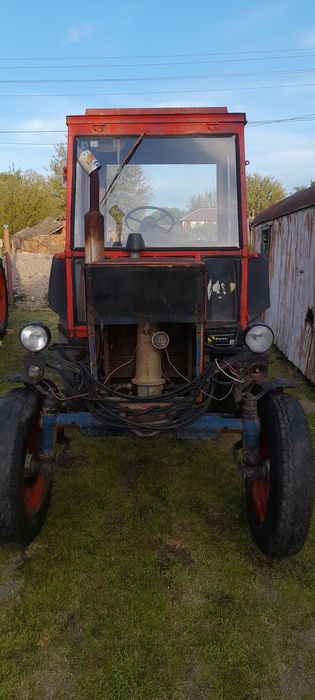 Трактор Болгар със дискова брана плуг и чизел