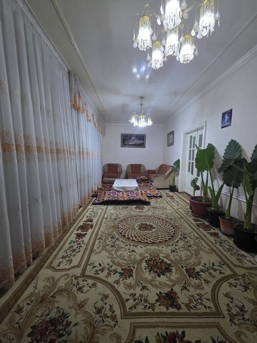 Qibray tumanida 6 sotixli hovli