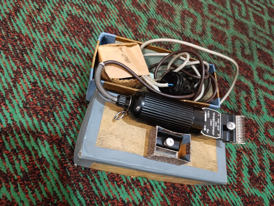 Машина для стрижки волос.( Производство СССР).