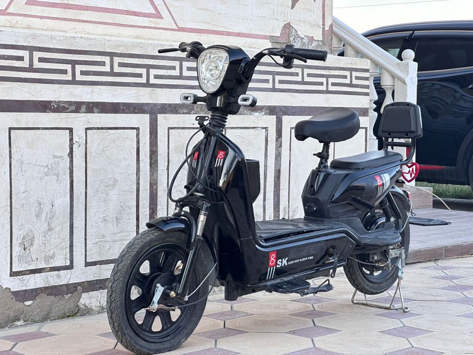 Продаю скутер ск8