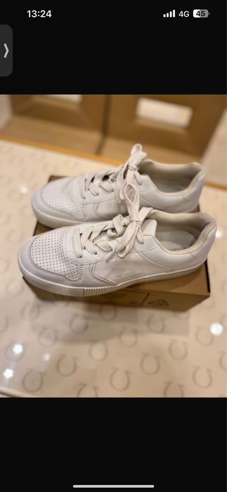 Кроссовки белые 38