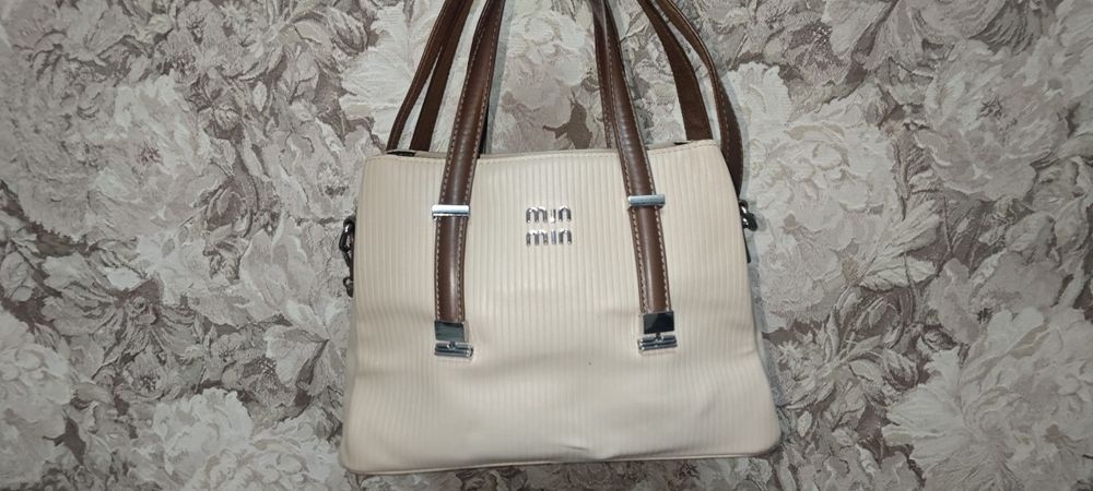 Женские сумки и клатчи