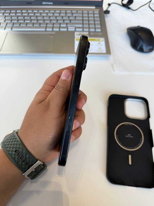 Iphone 16 pro max.