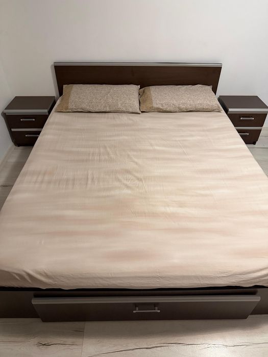 Mobila completa dormitor (pat + saltea + dulap + comoda + 2 noptiere)