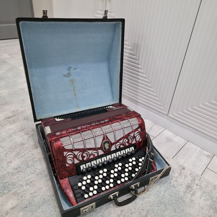 Баян Weltmeister Grandina