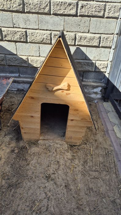 Продам большую будку для собак