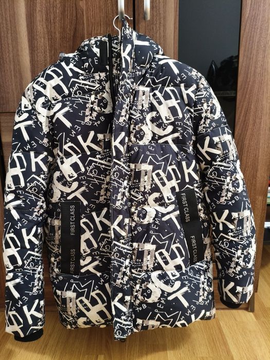 Продаю зимнию куртку, есть договор по цене