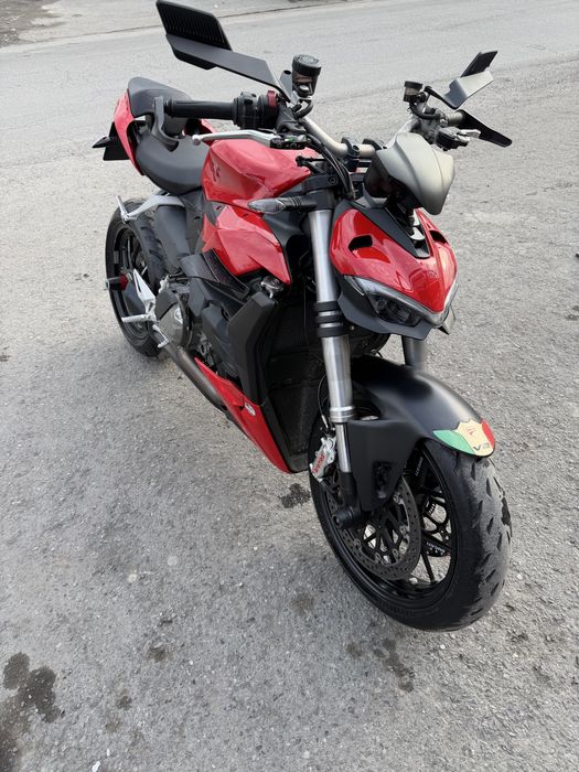 Ducati streetfighter v2