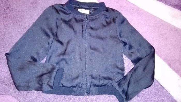 Geaca varsta 10-11 ani H&M foarte frumoasa,impecabila
