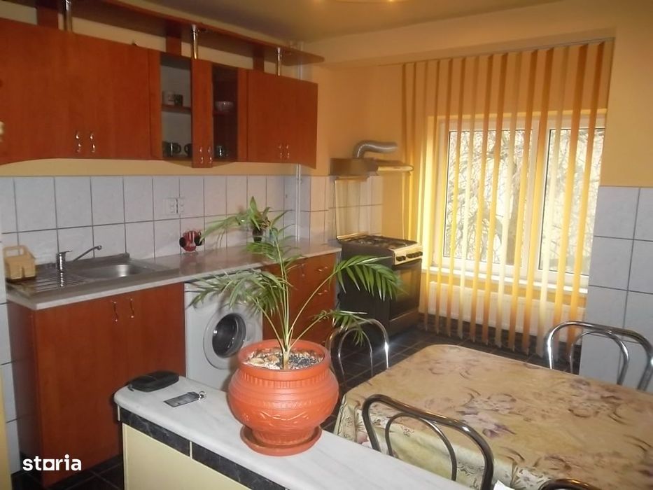 Inchiriez apartament 2 camere decomandat Deva, Mihai Viteazu, etaj 2,
