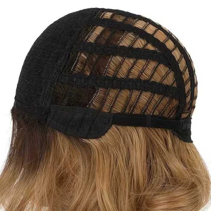 Асиметрична чуплива пшенично руса перука с тъмни корени