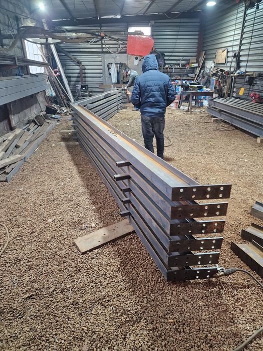 Vand structura metalica din stoc