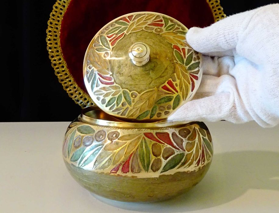 Бронзова кутия за бижута,цветен клетъчен емайл.