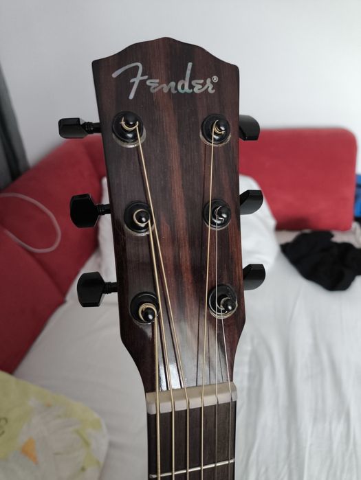 Vând chitară Fender GDC 200SCE NAT – stare foarte bună