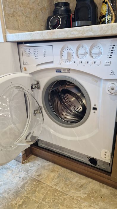 Пералня за вграждане Hotpoint Ariston