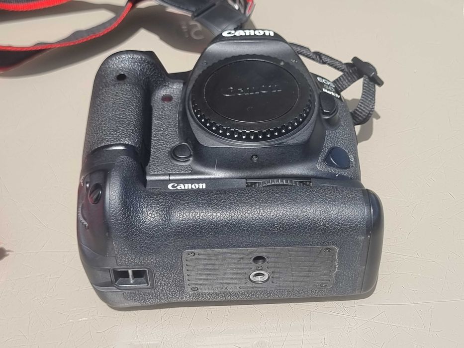 Canon 5D mark IV cu power grip original