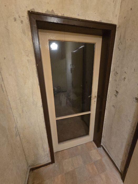 Вътрешни дървени врати и дървена дограма