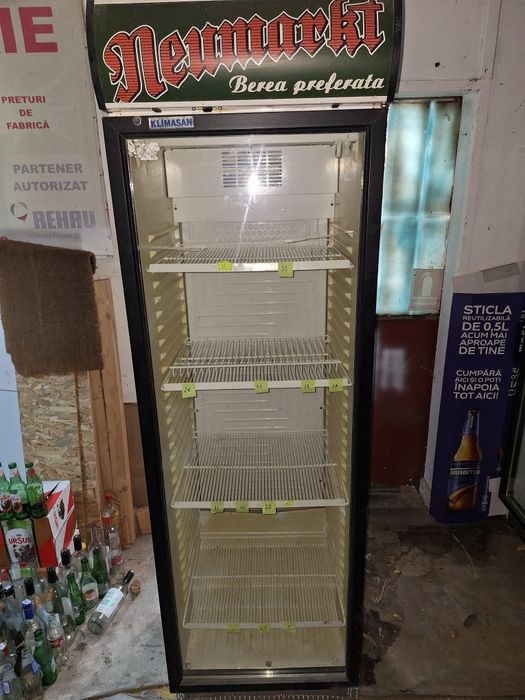 Vând vitrină frigorifica si rafturi