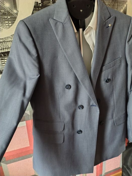 Костюм двубортный