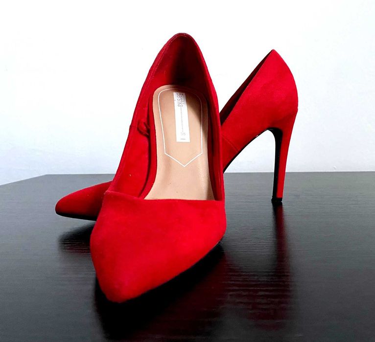 Pantofi rosii marimea 38