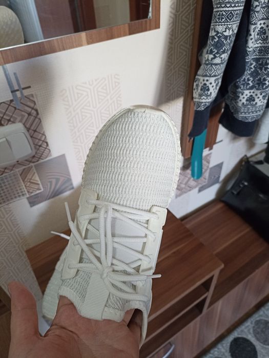 Продам новые кросовки