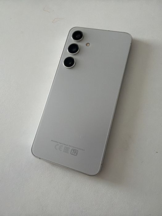 Samsung S24 / 256GB / Белый