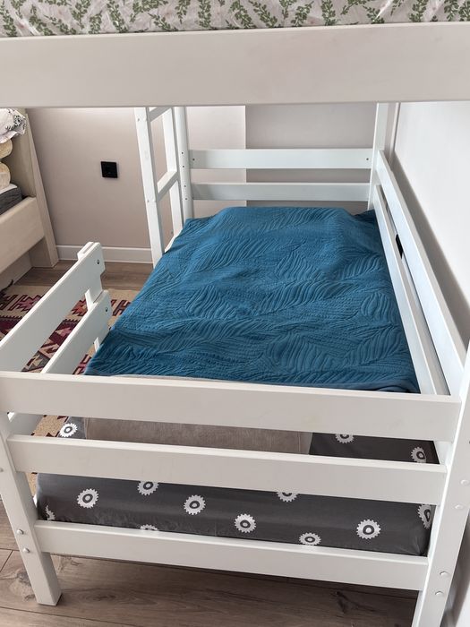 Двухъярусная кровать