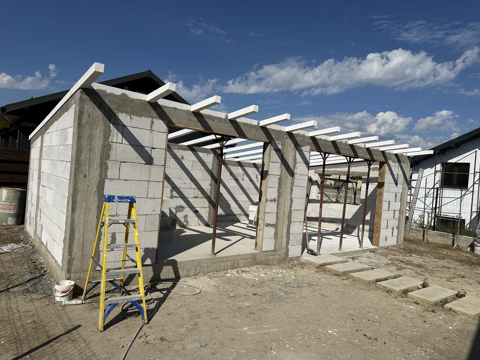 Echipa executam lucrari interior/exteror