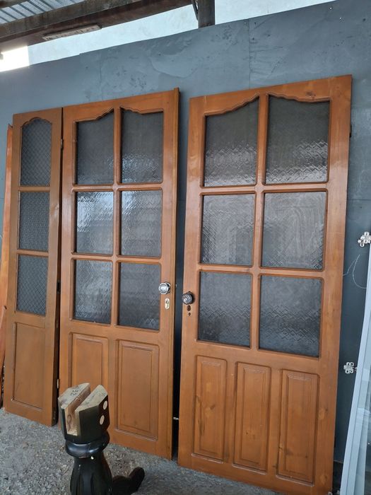 Продается меж.комнатные двери. Из полир. дерева о стекл. Размер 80×200