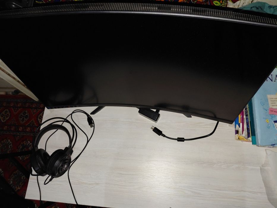 32"Манитор сотилади Ziffler  curved