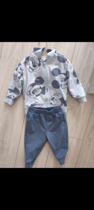Бебешки анцунг Мики маус в перфектно състояние 6-8 месеца