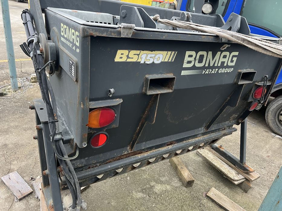 Sararita bomag -aproape noua