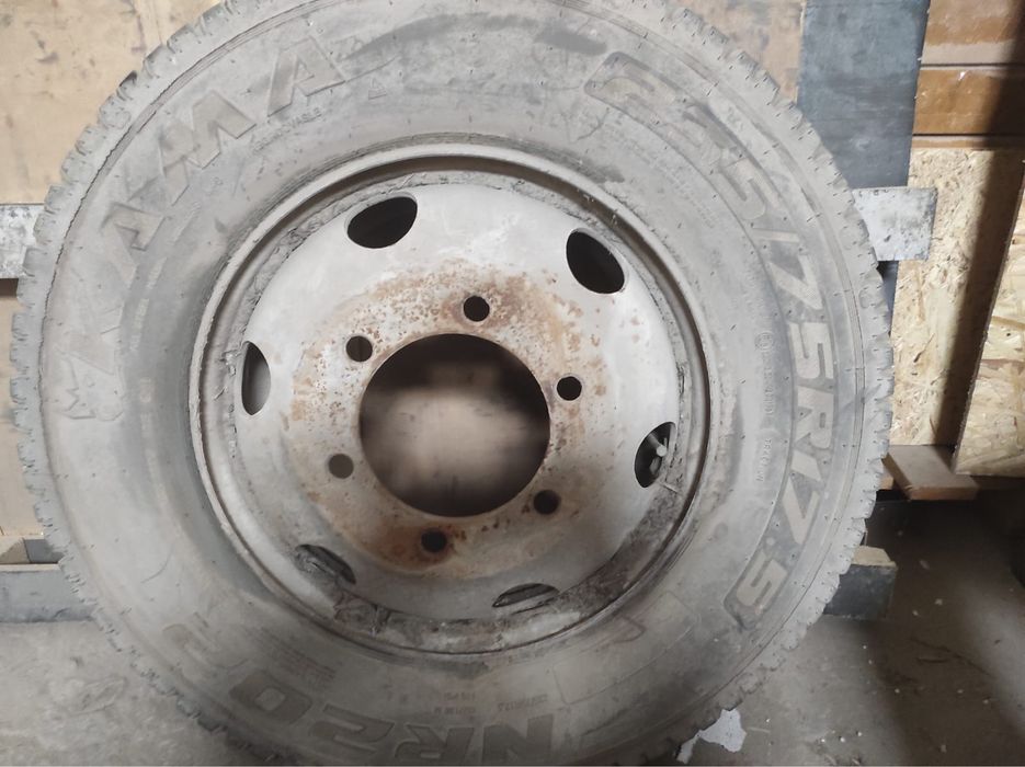 Продам резину с диском