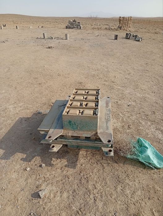 Shlakablok aparat sotiladi. Mishalka paddon qolip kabel hamma narsasi.