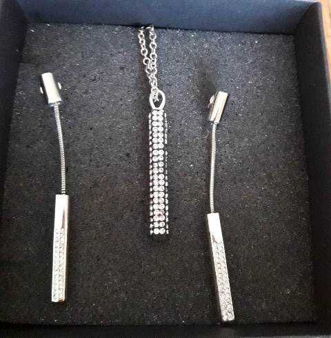 Комплект обеци и медальон PHNTASYA